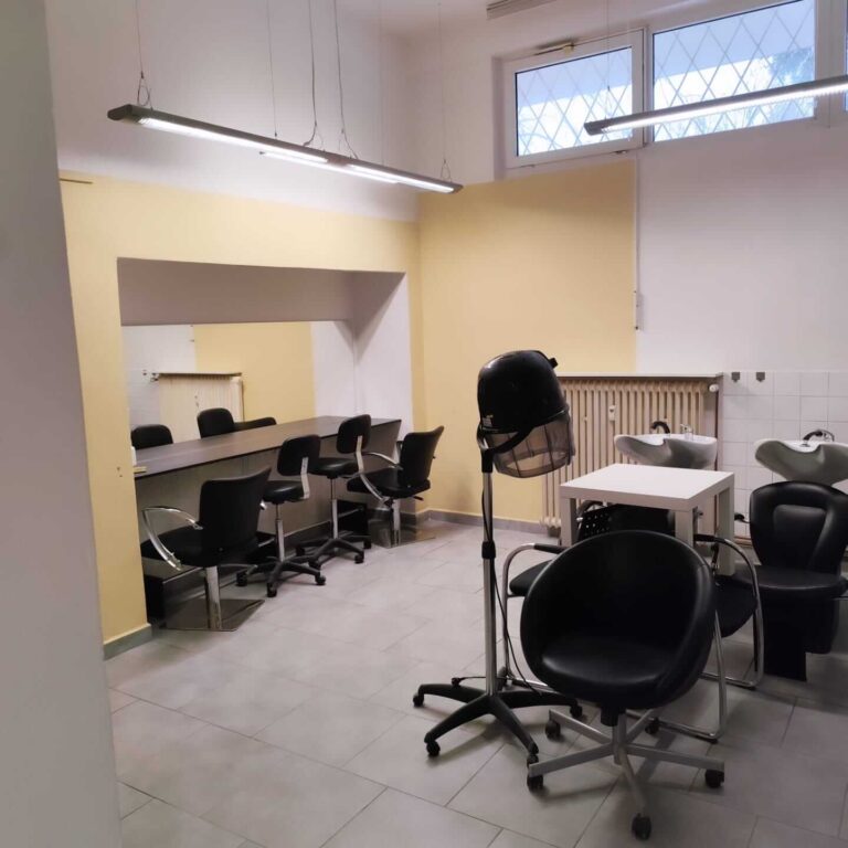 Výmalba kadeřnictví v Kobylisích